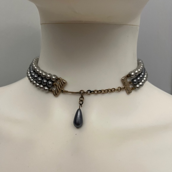 Vintage Gray & Silver Pearl 3 Strand Choker w/Filigree Grape Leaves Pendant - Picture 6 of 9